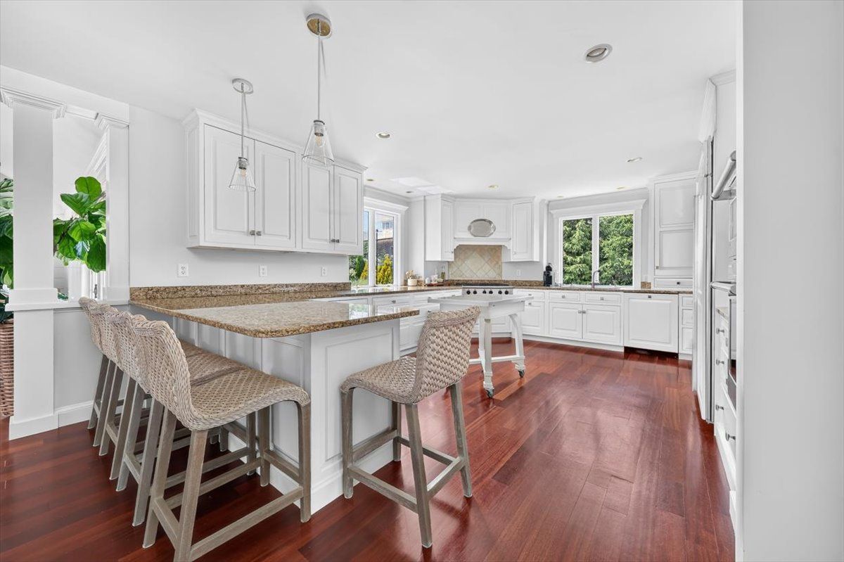1st Floor Kitchen with Peninsula 